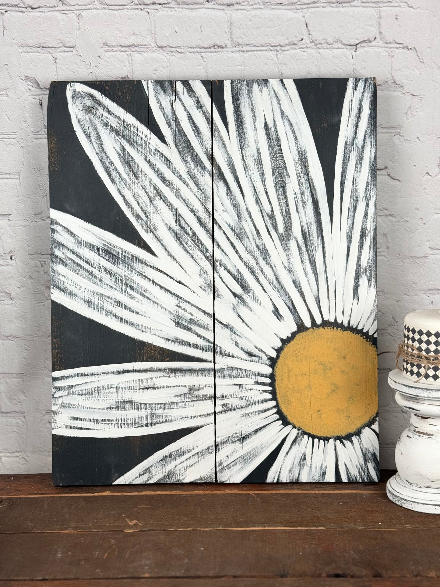 DAISY- RUSTIC PALLET HAND PAINTED WOOD SIGN