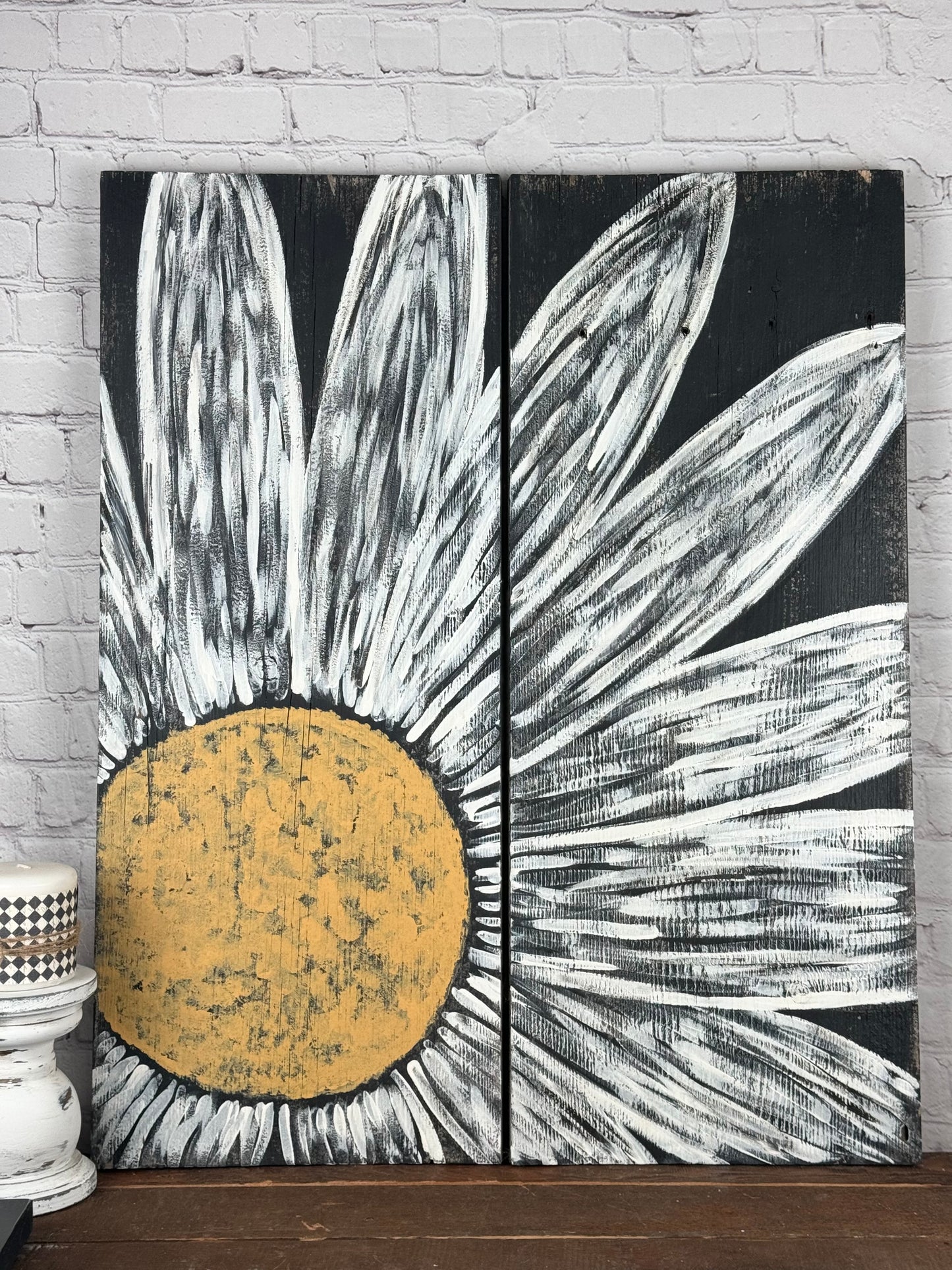 DAISY- RUSTIC PALLET HAND PAINTED WOOD SIGN