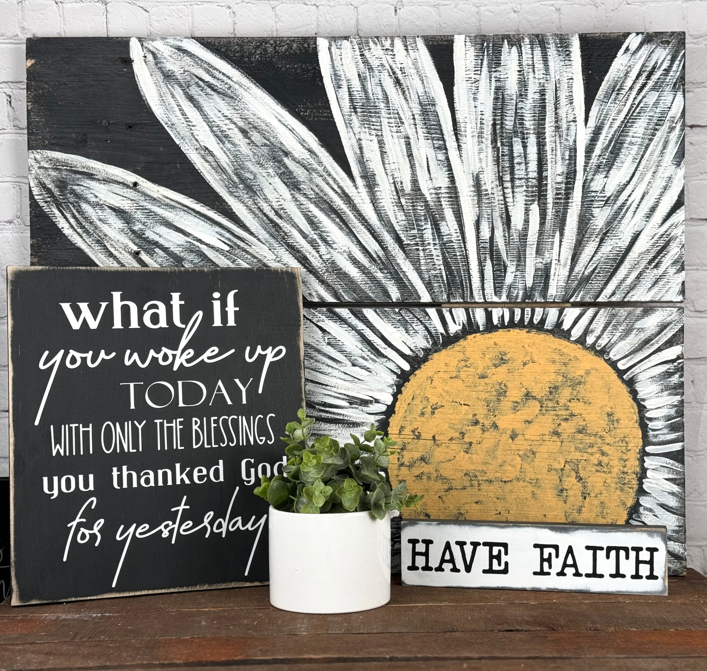 DAISY- RUSTIC PALLET HAND PAINTED WOOD SIGN